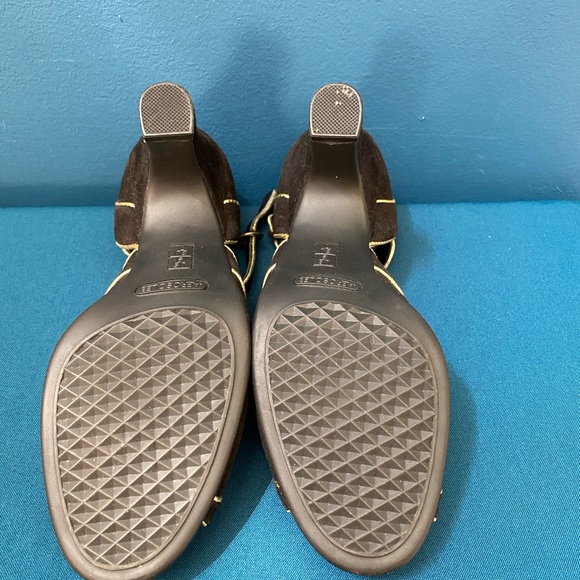 AEROSOLES Brown and Tan Suede Heels with Bow Detail - Picture 3 of 4